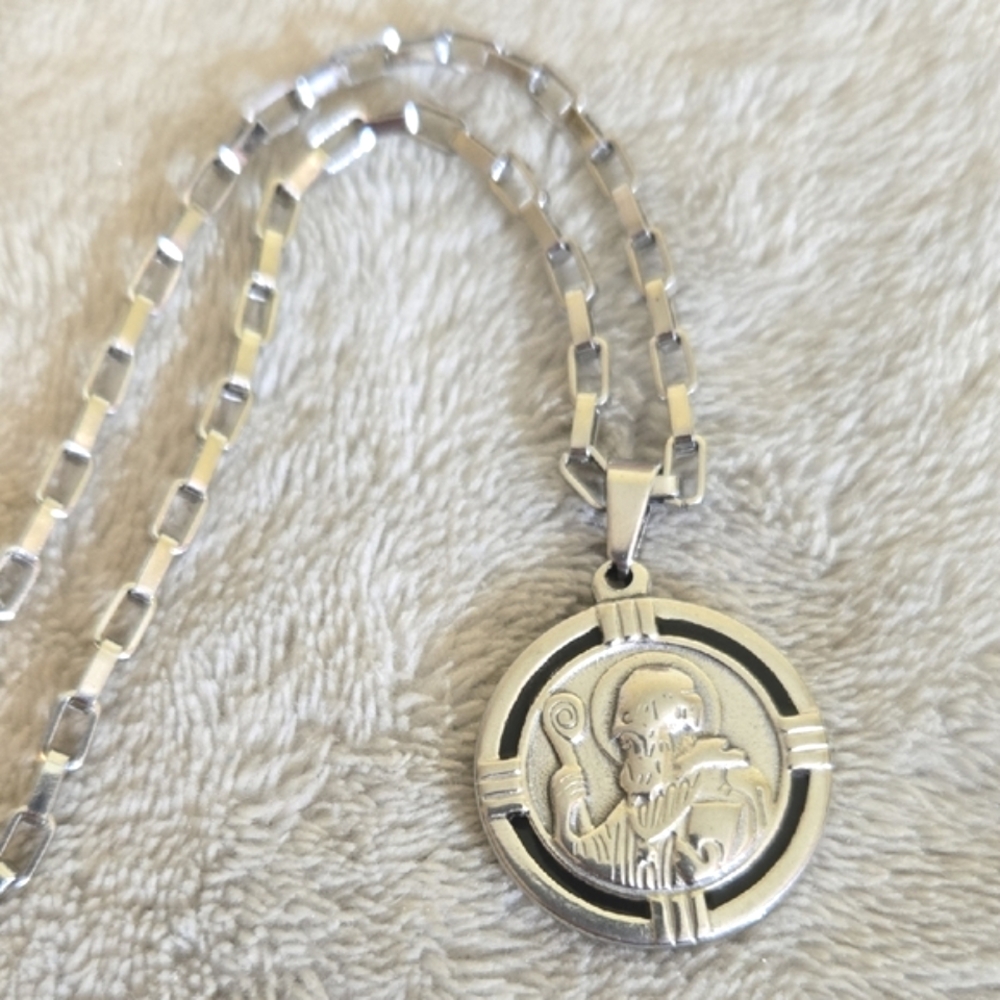 #559 Silver Tone Pendant Necklace 12 Inches - Picture 2 of 3